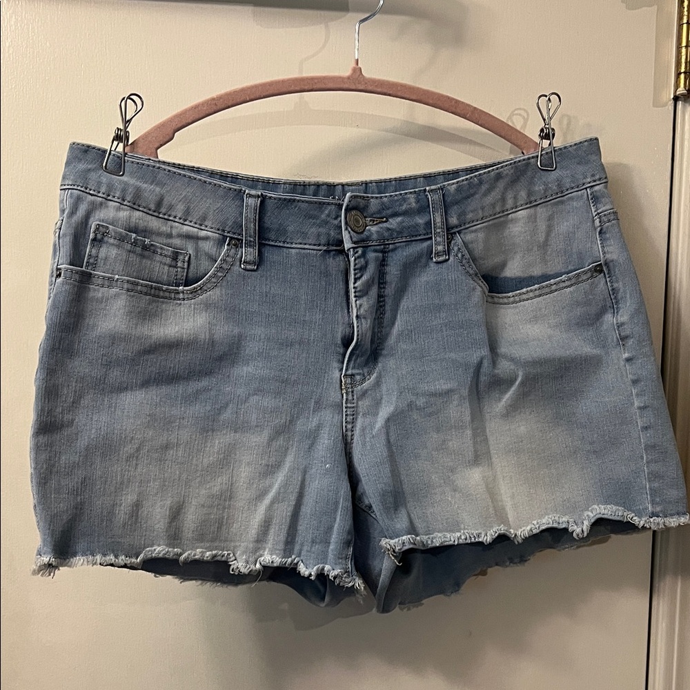 Time and Tru Mid-Rise Light Blue Jean Shorts
